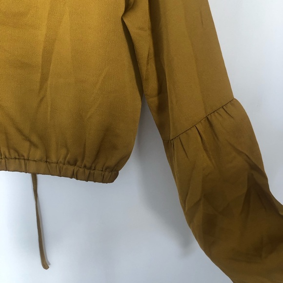 Nasty gal long sleeve silk like blouse with key hole neckline. - Picture 4 of 4